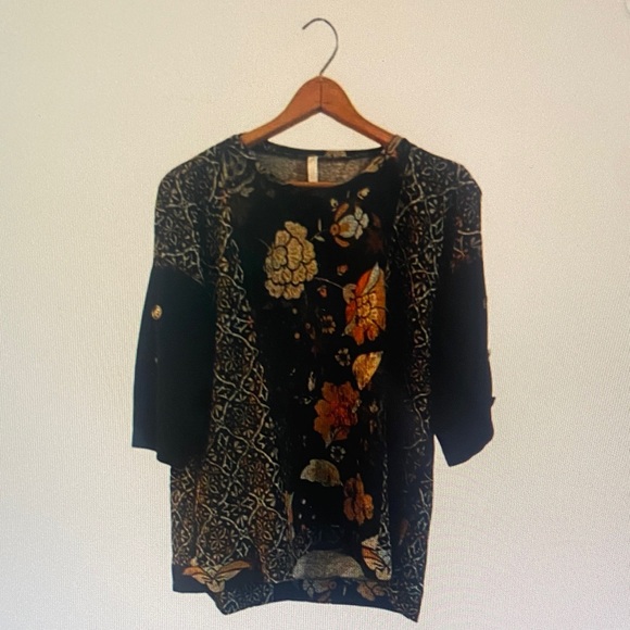 NY Collection Tops - NY Collection Knit Top Floral Size XL
3/4 Sleeve High Low